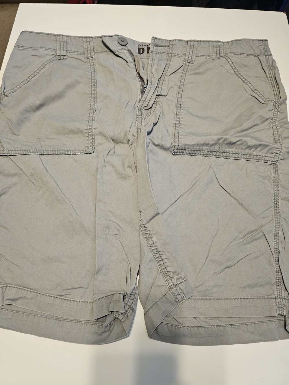 Old Navy Light Gray Men's Cargo Shorts